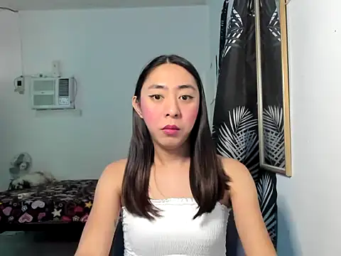 Snapshot of ErikaJayne4u chatting on January 15, 2026, 5:12 am ErikaJayne4u online show from January 15, 2026, 5:12 am