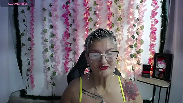 bety-cum2 online show from February 12, 2025, 1:06 pm