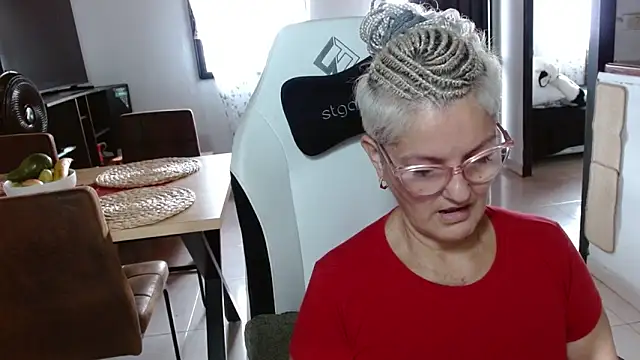 Snapshot of bety-cum2 chatting on February 3, 2026, 2:11 pm bety-cum2 online show from February 3, 2026, 2:11 pm