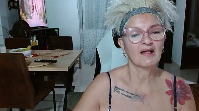 Snapshot of bety-cum2 chatting on February 5, 2026, 9:47 am bety-cum2 online show from February 5, 2026, 9:47 am