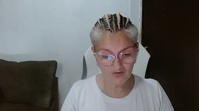 Snapshot of bety-cum2 chatting on February 10, 2026, 12:04 am bety-cum2 online show from February 10, 2026, 12:04 am