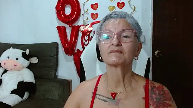 Snapshot of bety-cum2 chatting on February 15, 2026, 11:19 am bety-cum2 online show from February 15, 2026, 11:19 am