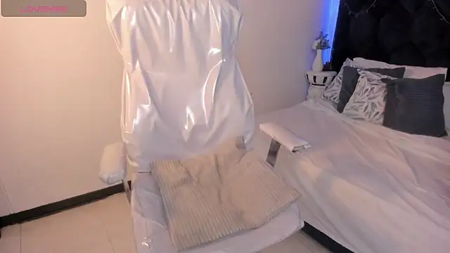 lauren fit online show from February 28, 2025, 2:09 pm