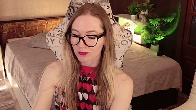 Snapshot of Hello_Lisha chatting on July 1, 2026, 8:27 am Hello Lisha online show from July 1, 2026, 8:27 am