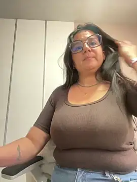 SWEETLILY18 online show from January 4, 2025, 2:46 pm