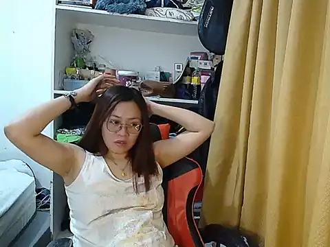 Snapshot of crizzybel chatting on April 19, 2026, 4:17 pm crizzybel online show from April 19, 2026, 4:17 pm