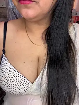 Snapshot of Zoya_Varma004 chatting on November 10, 2025, 5:17 am Zoya Varma004 online show from November 10, 2025, 5:17 am