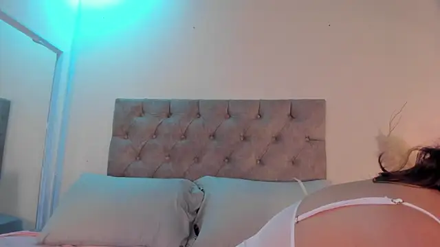 Snapshot of isa_kiss chatting on February 2, 2026, 12:15 pm isa kiss online show from February 2, 2026, 12:15 pm