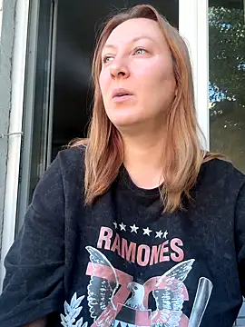 Mira Xo  online show from September 23, 2025, 6:16 am