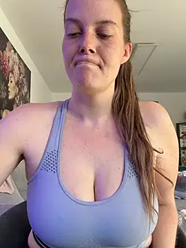 Snapshot of newMichelle chatting on May 7, 2026, 6:41 am newMichelle online show from May 7, 2026, 6:41 am