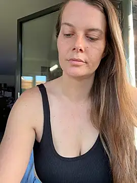 Snapshot of newMichelle chatting on June 18, 2026, 5:51 am newMichelle online show from June 18, 2026, 5:51 am