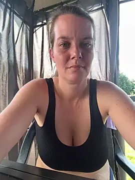 Snapshot of newMichelle chatting on June 24, 2026, 8:02 am newMichelle online show from June 24, 2026, 8:02 am