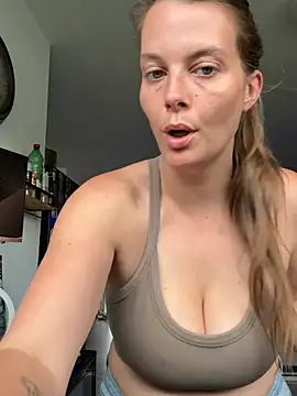 Snapshot of newMichelle chatting on July 7, 2026, 5:32 am newMichelle online show from July 7, 2026, 5:32 am