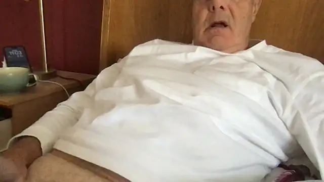 Snapshot of Oldpistolpete chatting on October 5, 2025, 10:02 am Oldpistolpete online show from October 5, 2025, 10:02 am