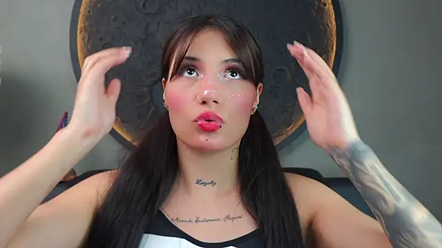 miss sharlotte18 online show from March 18, 2026, 6:11 pm