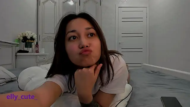 Elly Cute online show from December 10, 2024, 9:54 pm