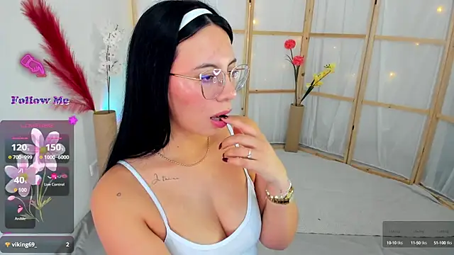 Silvanna-Moree online show from September 29, 2025, 5:18 pm