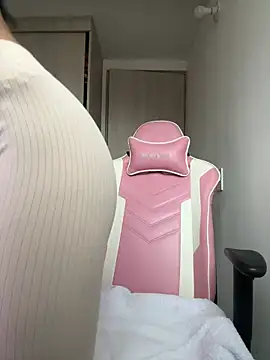 Anamhenao online show from December 18, 2025, 11:49 am