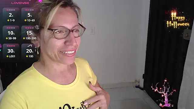 Chayla Ruiz online show from November 10, 2025, 10:20 pm