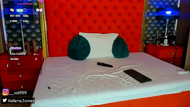 VallerieJones online show from November 4, 2025, 12:43 am