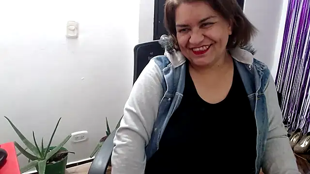 Snapshot of NAILAH_SANZ chatting on January 4, 2025, 2:03 am NAILAH SANZ online show from January 4, 2025, 2:03 am