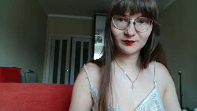 KiraGoldens online show from April 4, 2026, 6:33 am