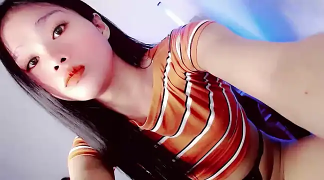 Snapshot of amomentoflust69 chatting on January 18, 2025, 5:20 am amomentoflust69 online show from January 18, 2025, 5:20 am