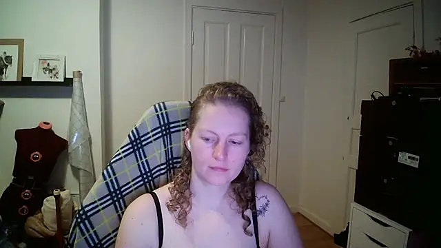 Girlnina-1995 online show from January 13, 2026, 8:41 am