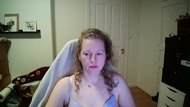 Girlnina-1995 online show from February 23, 2026, 10:07 pm