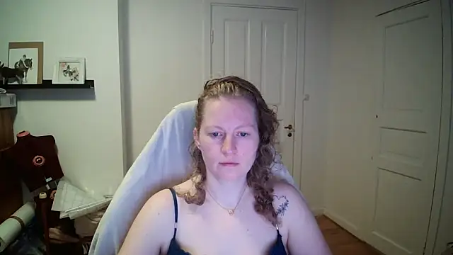 Snapshot of Girlnina-1995 chatting on March 4, 2026, 8:42 am Girlnina-1995 online show from March 4, 2026, 8:42 am