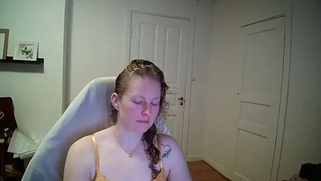 Snapshot of Girlnina-1995 chatting on March 9, 2026, 7:56 am Girlnina-1995 online show from March 9, 2026, 7:56 am