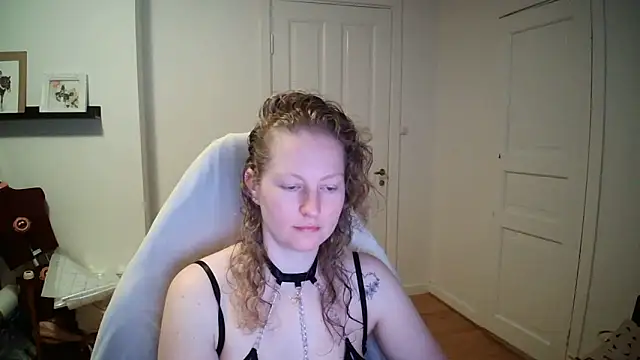 Snapshot of Girlnina-1995 chatting on March 16, 2026, 6:28 am Girlnina-1995 online show from March 16, 2026, 6:28 am