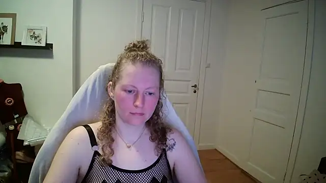 Snapshot of Girlnina-1995 chatting on March 18, 2026, 8:39 am Girlnina-1995 online show from March 18, 2026, 8:39 am