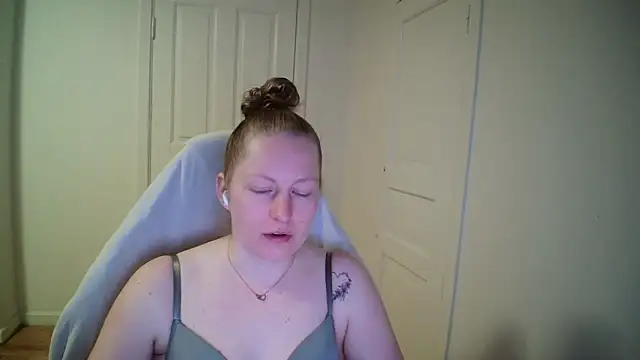 Snapshot of Girlnina-1995 chatting on March 30, 2026, 7:31 am Girlnina-1995 online show from March 30, 2026, 7:31 am