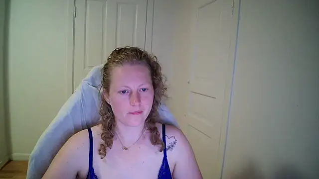 Girlnina-1995 online show from May 20, 2026, 6:14 pm