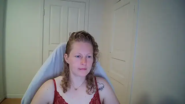 Girlnina-1995 online show from May 21, 2026, 10:44 am
