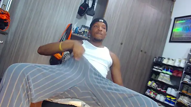 Snapshot of bigdickxblackx chatting on May 5, 2026, 10:40 pm bigdickxblackx online show from May 5, 2026, 10:40 pm