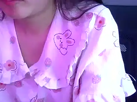 Snapshot of Bee_2k chatting on June 19, 2026, 4:28 am Bee 2k online show from June 19, 2026, 4:28 am