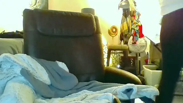 eatmeplease44 online show from October 18, 2025, 5:21 am