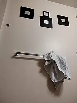 eatmeplease44 online show from December 18, 2025, 8:26 pm