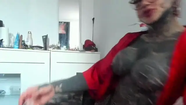 tamarapervert online show from April 26, 2026, 5:10 pm