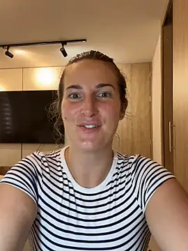 Snapshot of Thescorpionfr chatting on November 18, 2025, 6:23 pm Thescorpionfr online show from November 18, 2025, 6:23 pm