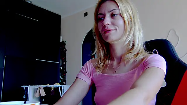 karo123421 online show from October 5, 2025, 8:01 am