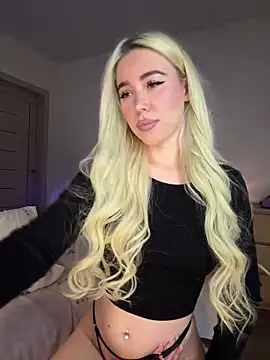 Snapshot of xDinnax chatting on February 11, 2025, 2:02 pm xDinnax online show from February 11, 2025, 2:02 pm