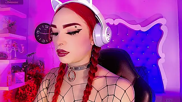 LeyXandrabraz online show from April 17, 2026, 8:12 pm