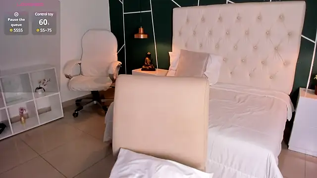 Veronicalanx1 online show from February 15, 2025, 12:22 pm