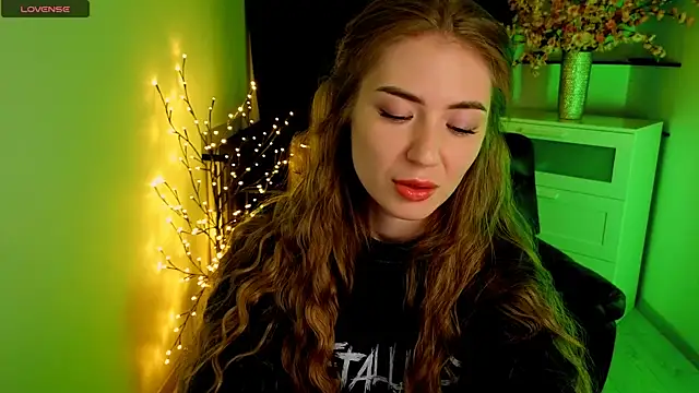 Adelyna Bird online show from April 19, 2026, 6:35 am