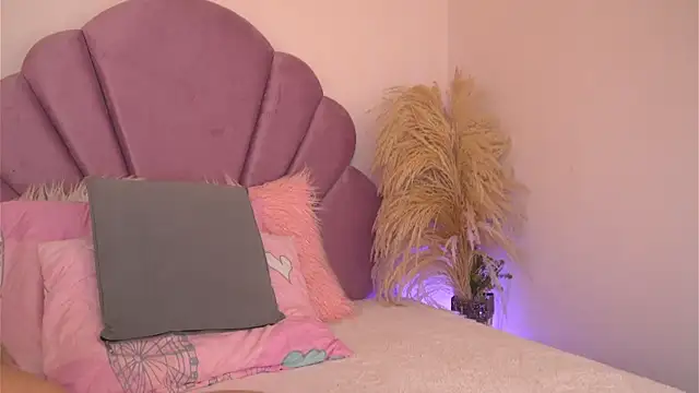 KendalEvanz online show from February 16, 2026, 12:18 am