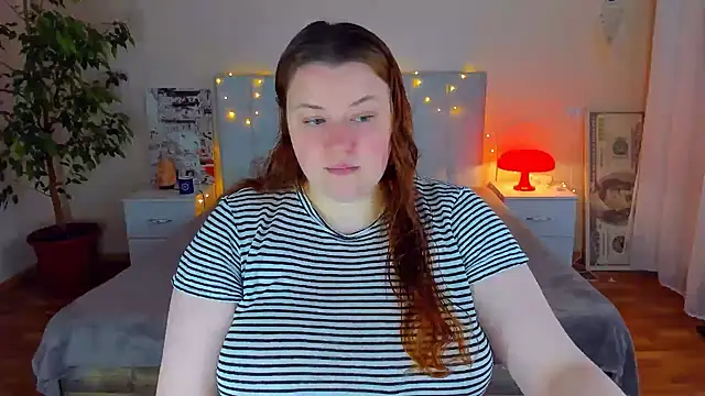 PolinaSalvatore online show from April 8, 2026, 1:22 pm