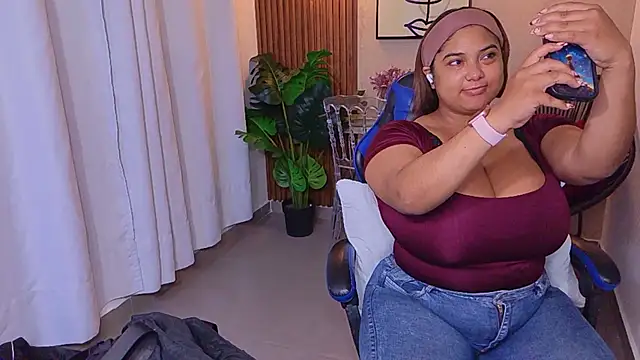 Snapshot of Kenya--Buhle chatting on May 22, 2026, 11:16 am Kenya--Buhle online show from May 22, 2026, 11:16 am